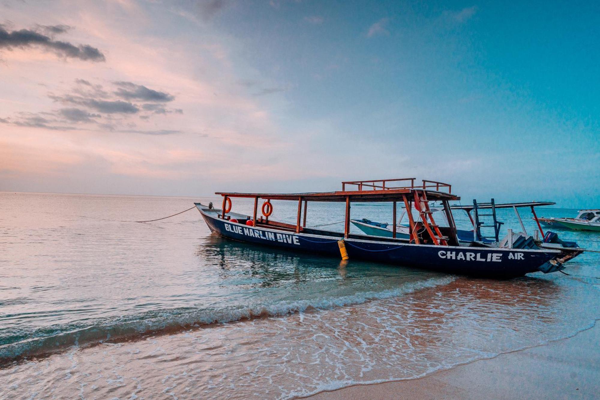 Blue Marlin Dive Gili Air Hotel ภายนอก รูปภาพ